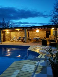 Villas Villa de 3 chambres avec piscine privee jardin clos et wifi a Lioux : photos des chambres