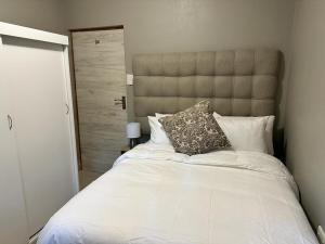 St Ives beach access apartment