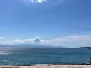 Modern Beachfront apartment Mamizona