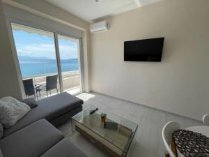 Modern Beachfront apartment Mamizona