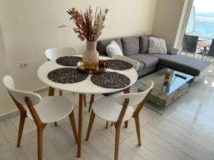 Modern Beachfront apartment Mamizona