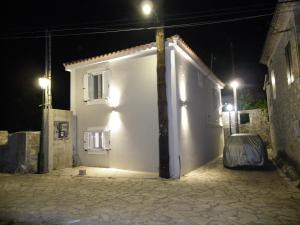 Vikou House - Nestled in One of Zakynthos Oldest Villages A Tranquil Retreat Close to Renowned Beaches Offering Authentic Zakynthian Hospitality By Villa Mana Gers