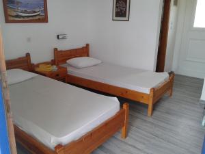 Prombona Petrino Spiti Studios Paros Greece