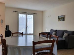 Maisons de vacances Spacious Holiday Home in Aigues vives : photos des chambres