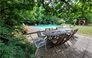 Maisons de vacances Beautiful Home In Mrignac With Wifi, Swimming Pool And 4 Bedrooms : photos des chambres