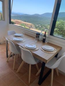 Appartements Bastide T3 - Piscine - Vue Mer - Wifi - 2 SDB - 6 personnes : photos des chambres