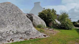 Maisons de vacances Ty Meham, a 700m de la plage et Meneham, grand terrain calme : photos des chambres