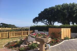 One bedroom bungalow with private garden at Parkland, near Kingsbridge