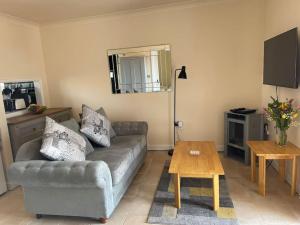 One bedroom bungalow with private garden at Parkland, near Kingsbridge