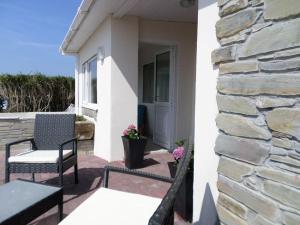 One bedroom bungalow with private garden at Parkland, near Kingsbridge