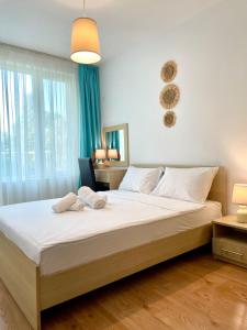 Budget First Sea Line Apt. FLORA