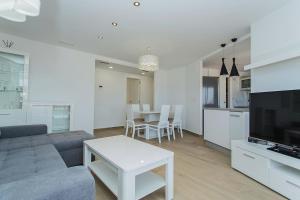 076 Modern Seaside Style-Alicante Holiday