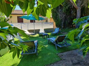 Maisons de vacances Maison entiere avec jardin et piscine entre mer et montagne. : photos des chambres