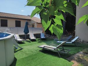 Maisons de vacances Maison entiere avec jardin et piscine entre mer et montagne. : photos des chambres