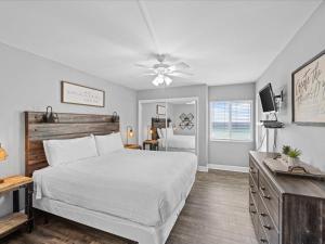 Holiday Surf and Racquet Unit 607