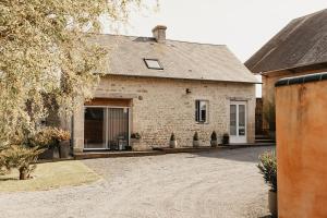 Maisons de vacances Gites de charme pour 2 au calme aux portes de Bayeux by Le Clos Poulain : Maison de Vacances 1 Chambre - Lucie