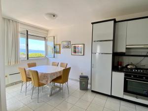 2 bedrooms apartment with sea view