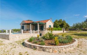 obrázek - Beautiful Home In Postira With 2 Bedrooms, Wifi And Outdoor Swimming Pool