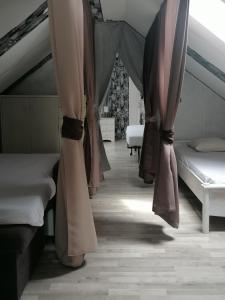 Appartements Appartement independant, parking prive, 600m du circuit : photos des chambres