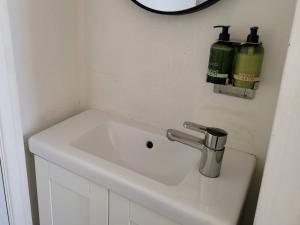 Sea side flat 5 with fast WIFI and free PARKING