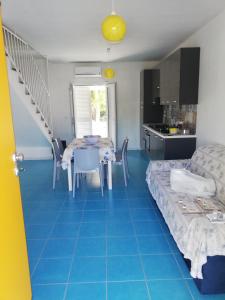 casa Yellow sul mare con accesso alla spiaggia privata