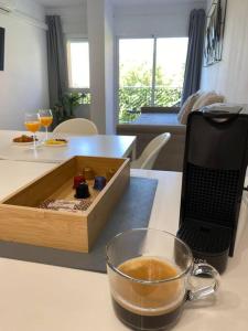 Alucinante Apt. con vistas, piscinas y recepción 24 hs.