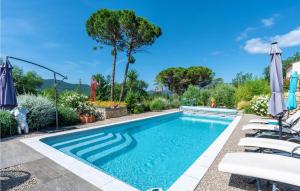 Maisons de vacances Nice Home In Bagnols-en-fort With Outdoor Swimming Pool, Wifi And 2 Bedrooms : photos des chambres