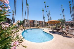 120 Fully Furnished 1BR Suite-Prime Location
