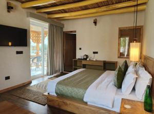 THE UNALOME RESORT