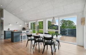 Cozy Home In Grenaa With Kitchen