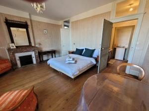 Maisons d'hotes Grande Maison De MUREL : photos des chambres