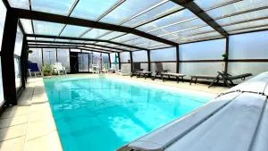 Maison de charme piscine couverte chauffée - Bannes