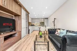 2 bed, 2 bath Gated Heathrow Lux Apartment - 艾弗