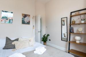 Prime Location Cardiff Pontcanna Modern 2 Bedroom Apartment with Privat Parking