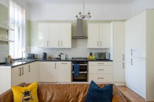 Prime Location Cardiff Pontcanna Modern 2 Bedroom Apartment with Privat Parking