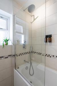 Prime Location Cardiff Pontcanna Modern 2 Bedroom Apartment with Privat Parking