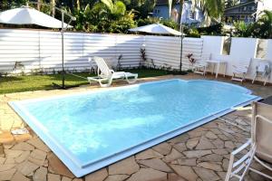 Piscina e 3 dorm a 150 m de Camburizinho