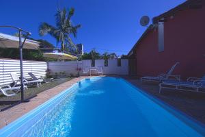 Piscina e 3 dorm a 150 m de Camburizinho