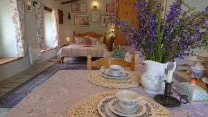 La Colline de Tilleul - Les Deux Puits - Cosy Cottage with swimming pool near Aubeterre