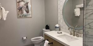 King Room room in Oak Grove Racing Gaming & Hotel