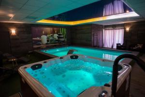 Maisons de vacances COCOONING SPA - Gite avec piscine, jacuzzi, sauna : photos des chambres