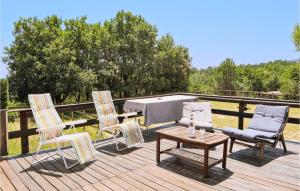 Maisons de vacances Amazing Home In Mercuer With Outdoor Swimming Pool, Wifi And 1 Bedrooms : photos des chambres