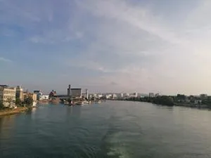 RIVER side - cosy - lot of space - Базель