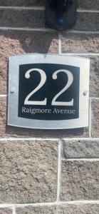 Delightful, central 3 bedroom house with garden & free parking