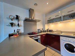 Spacious Two Bedroom Apartment with 2 En-suite Bathrooms Parking included