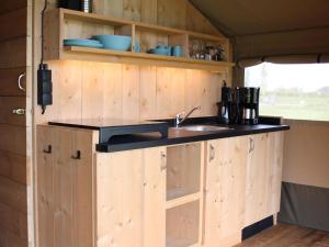 Luxury glamping with private bathroom near the Frisian waters