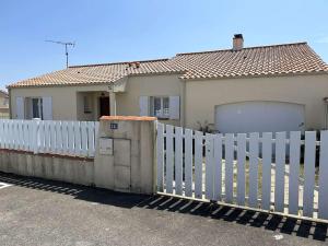 Maisons de vacances Maison Saint-Hilaire-de-Riez, 4 pieces, 6 personnes - FR-1-224-806 : photos des chambres