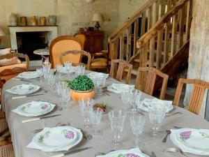 Maisons de vacances Gite de charme avec jardin au coeur des chateaux, WiFi, parking inclus - FR-1-381-543 : photos des chambres