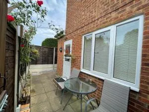 Studio-2 Staines,Heathrow, London-own entrance - 埃格姆