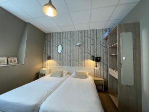 Hotels Cit'Hotel Les Alizes : photos des chambres